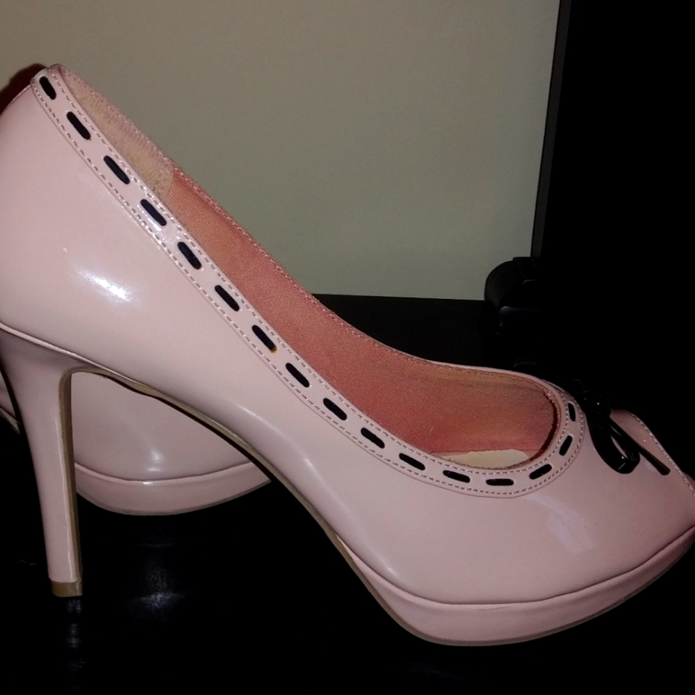 9 1/2 Baby Pink peep toe pumps